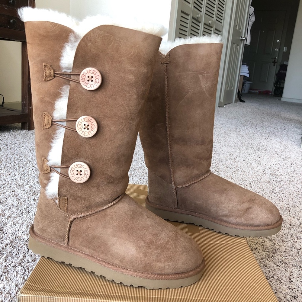 🤩 UGG Bailey Button Triplet Boot 🤩 - Picture 3 of 8